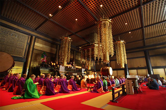 朝護摩供の様子