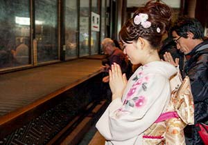 Gassho (Praying hands) at the Daihondo Hall