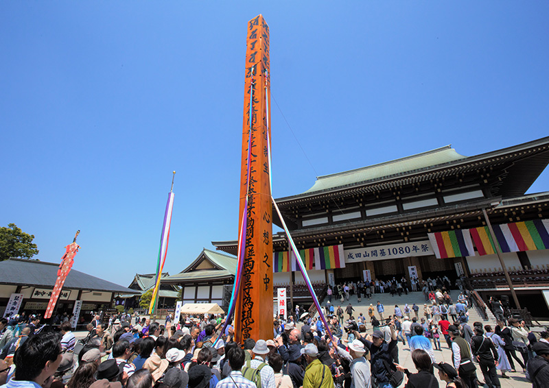 大開帳期間中に建立される大塔婆