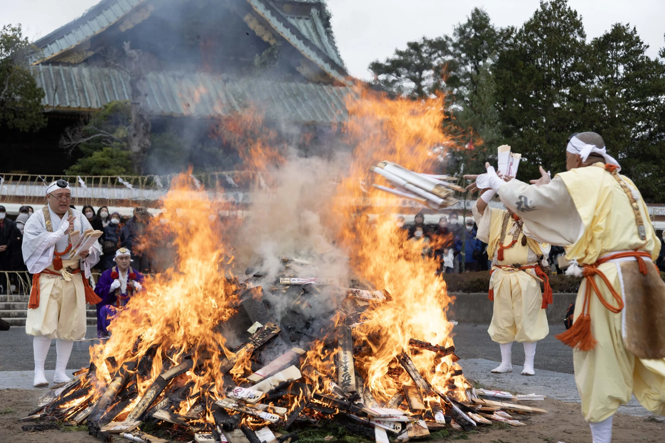 納め札お焚き上げ柴灯大護摩供のご案内 | 大本山成田山新勝寺