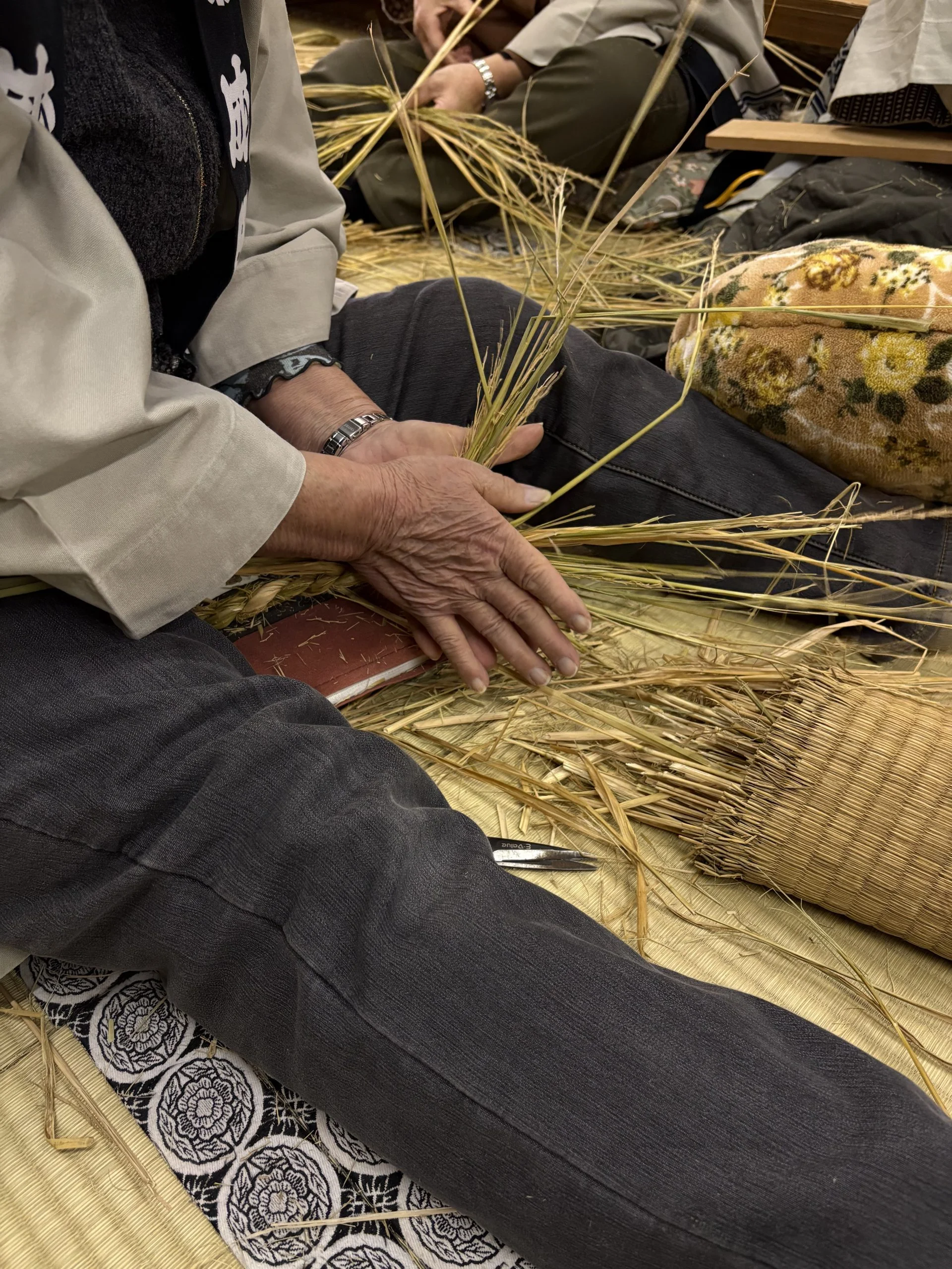 成田山の大しめ縄作り | 大本山成田山新勝寺