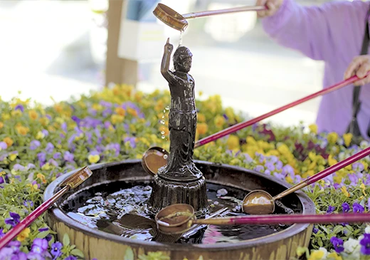 花御堂潅仏（はなみどうかんぶつ）