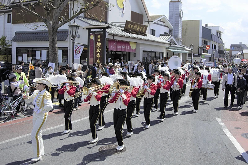 花まつりパレード