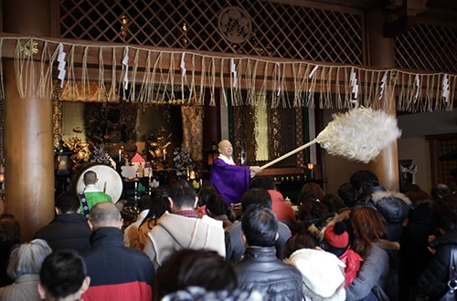 交通安全祈祷殿での御祈祷の様子